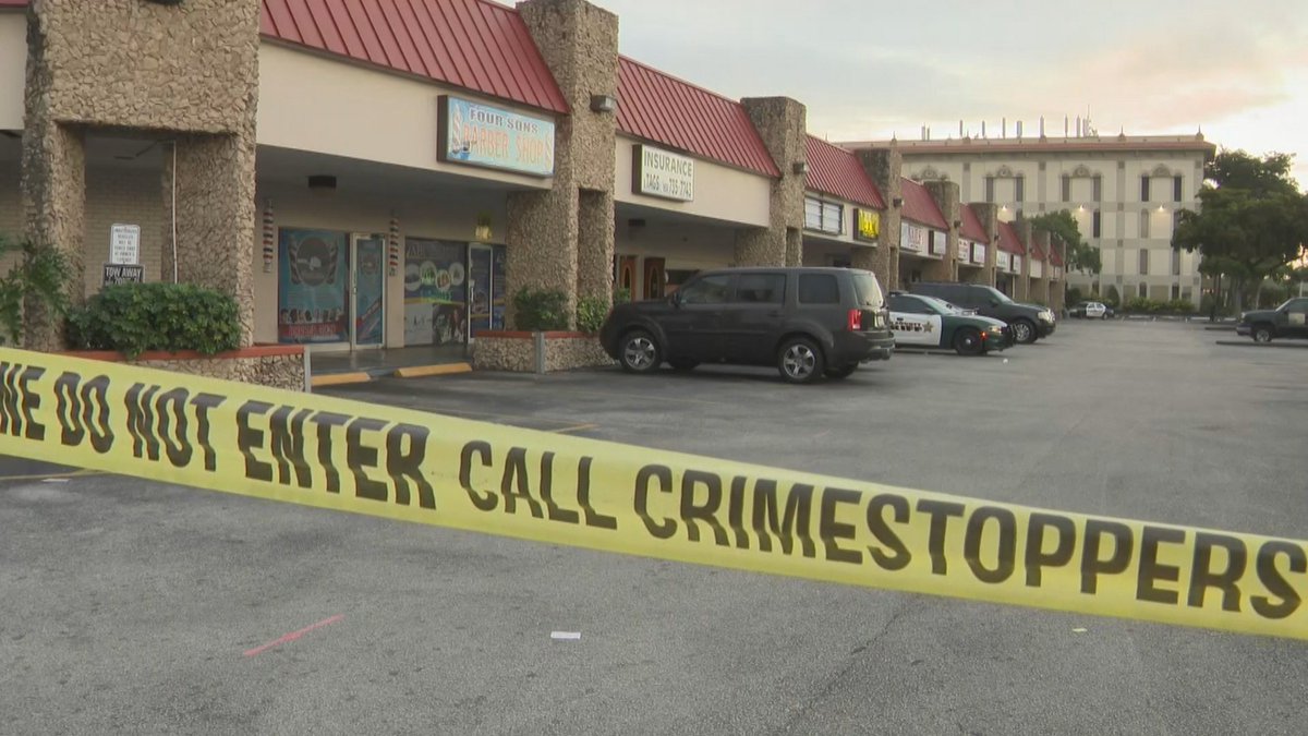 Woman wounded in early morning shooting at Lauderdale Lakes club bit.ly/2E4yVFf?utm_so… https://t.co/xYvVEECHxZ