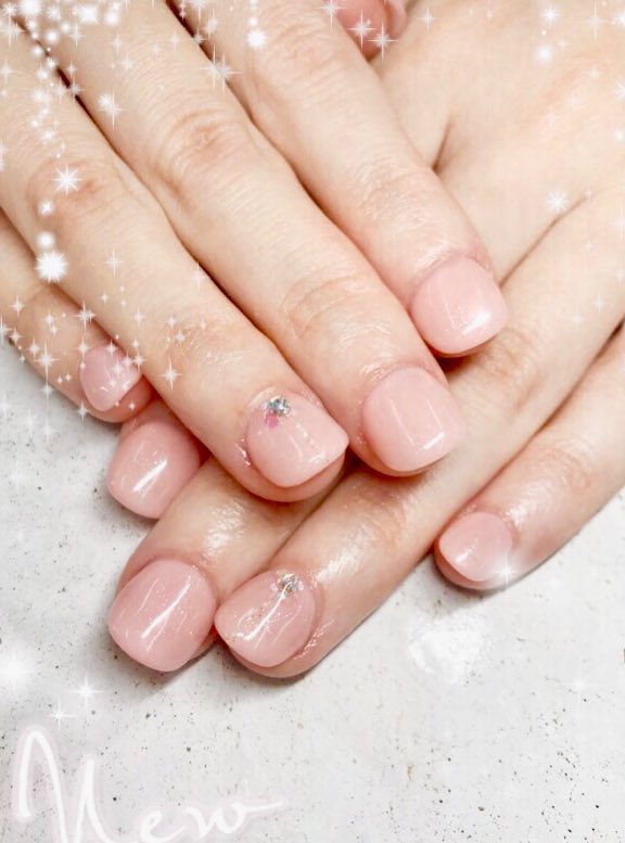 雪音 บนทว ตเตอร 生まれて初めてジェルネイルをしてもらいました 実は幼い頃から爪を噛む癖があり 深爪で横幅も広がりボロボロでかなりコンプレックスでした 結婚式も控えているので思い切って深爪矯正に通うことにしました 長さ出しで足りない分の爪を作っ