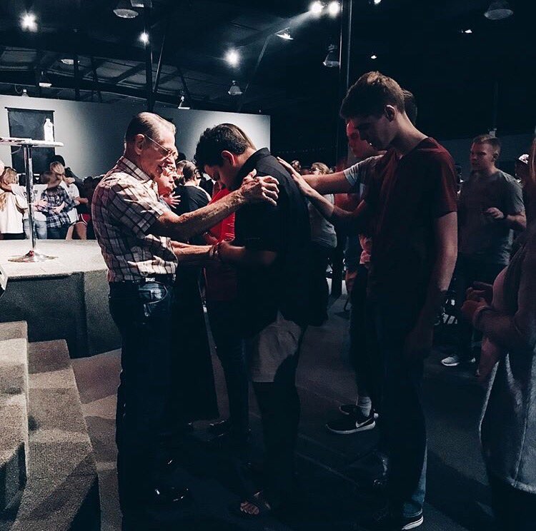 HT_YTH's tweet photo. S I X  D A Y S // We love that we are a generational family that prays together! // “I am reminded of your sincere faith, a faith that dwelt first in your grandmother Lois and your mother Eunice and now, I am sure, dwells in you as well.”
2 Timothy 1:5 #thisisUS https://t.co/FbAAp5eS7s