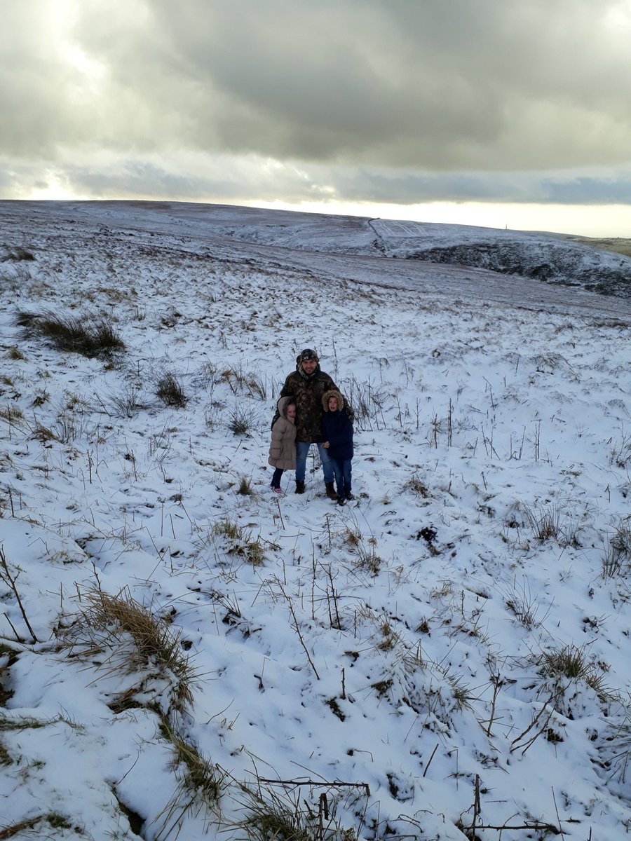 emmafogg3's tweet photo. Went to find some snow today. God it was cold on that hill. #peakdistrict# https://t.co/cvxJbRljGo