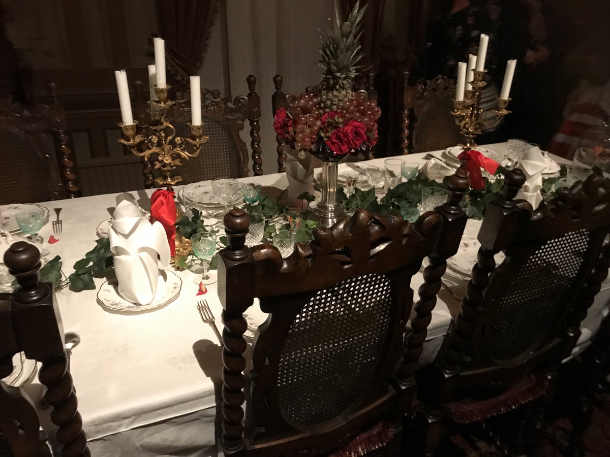 Shlmkommunik's tweet photo. Årets sista visning. Och julstämningen infann sig åter. Mkt bra guide! #stadsmuseet #stuckatörensvåning https://t.co/9qJcdchTLH