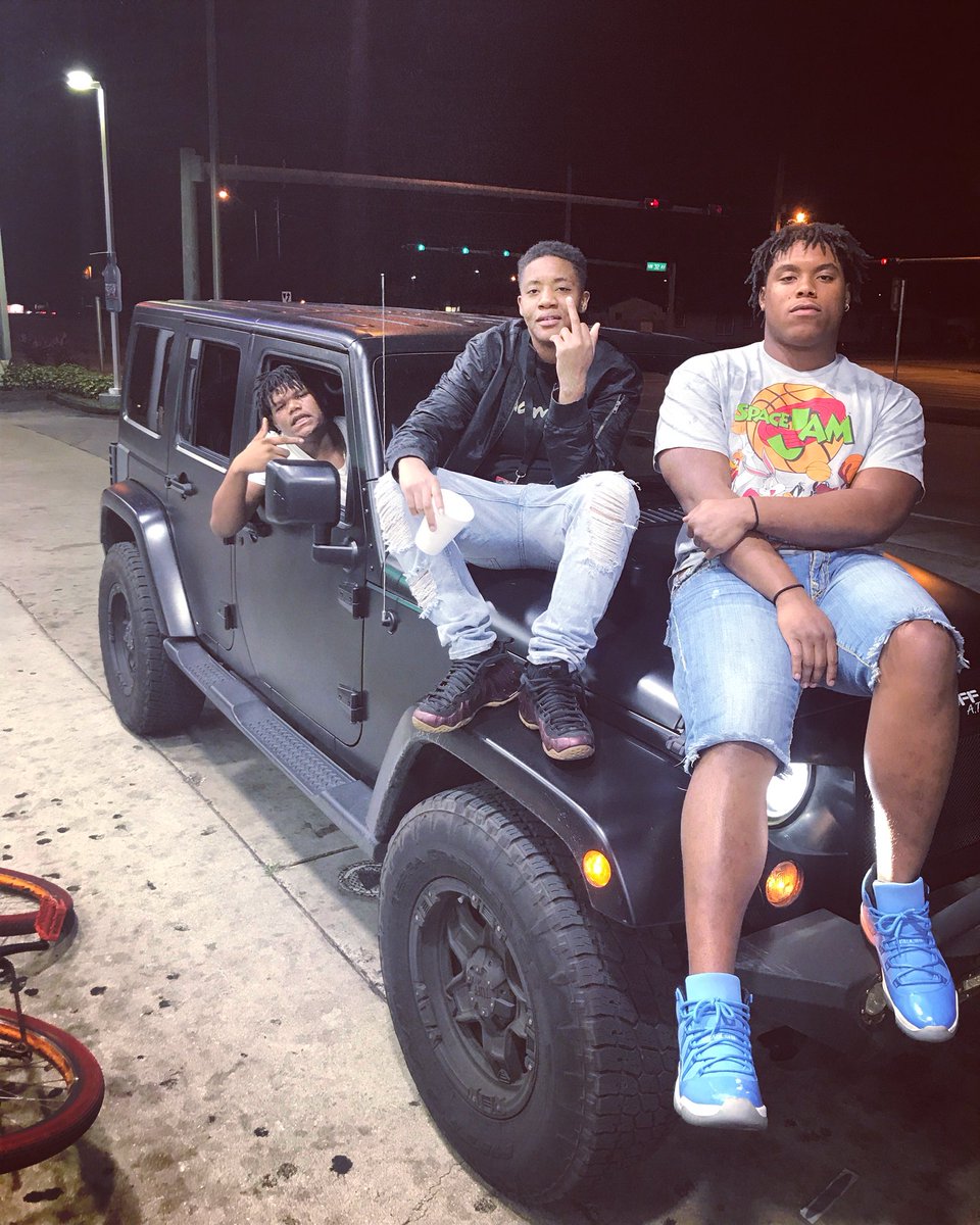 _TheRealTwandre's tweet photo. When they touch down just know we turning up love my lil niggas๐ค๐ฝ๐ฏ #Family #Livefordiefor @kb_versace @headhuncho77 https://t.co/GWsYqst0OM
