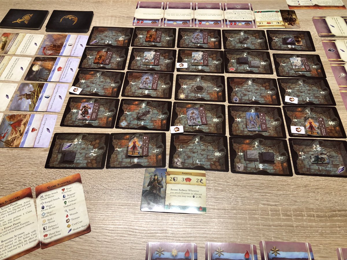 Meepleschubser's tweet photo. Versuchen wir uns mal an einer cooperativen Runde #shadowscape https://t.co/0vHI3CwjrM