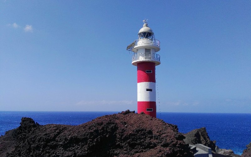 Si Galicia tiene su Finisterre, #Tenerife tiene #PuntadeTeno. Remoto, aislado y de gran belleza paisajística bien podría simbolizar el fin del mundo. Te contamos cómo llegar y qué ver: bit.ly/PuntadeTeno