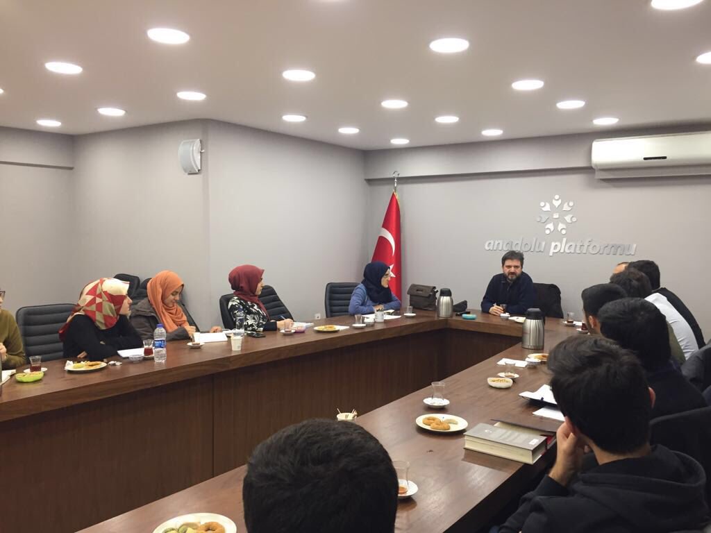 Dönemin hasbihal programı Abdulhamit Kırmızı <a href="/hakirim/">Abdulhamit Kırmızı</a> hocamız ile bu akşam gerçekleştirildi. 
“II.Abdulhamit Dönemi ve Günümüz” başlığı çerçevesinde devam eden program, soru cevabın ardından son buldu.