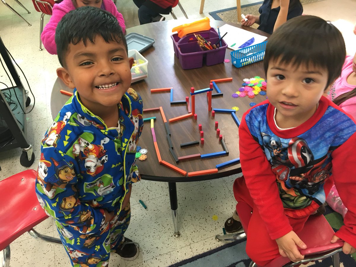 tinyteacher5590's tweet image. My TAG babies used math manipulatives to build mazes and then solve them 😱#TotallyTheirIdea #crazyforkinder #mathmonsters @KJaronski @CowartDISD @dallasschools