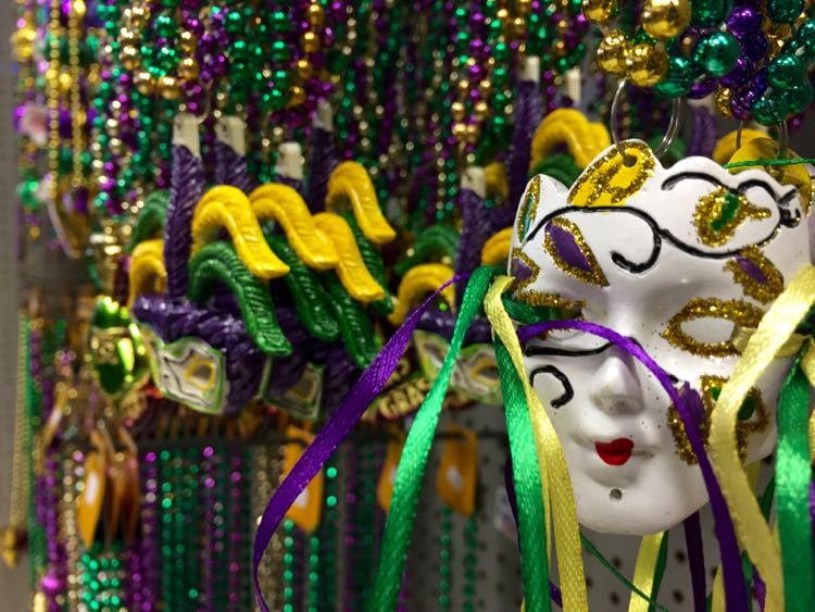 golakecharlespr's tweet photo. Get your beads ready and put on your dancin' shoes! Check out @CharlesMcCool's awesome new #SWLAMardiGras post! --> https://t.co/YSHEglY29m
#VisitLakeCharles https://t.co/cqEpvN4AiM