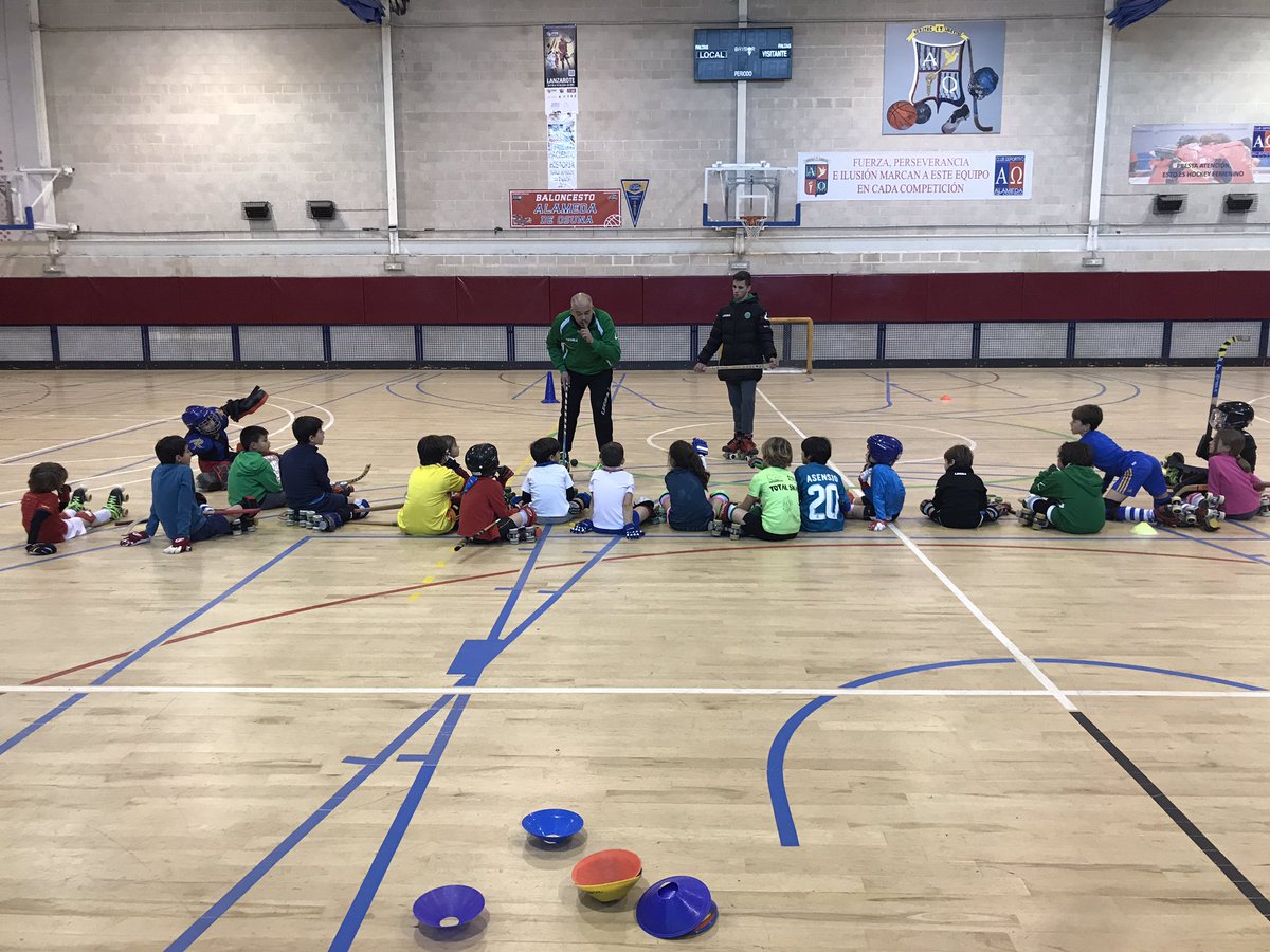 Patinkid's tweet photo. #4TrdDay
#BirthdayCamp 
#Hockey 
#MicrosPrebenjamines
Tenemos los mejores técnicos @RIU26mad @SergioLayunta @Germanosandoval y Monitores 
#Cosin #Salas
#Adri la mejor instalación @colegio_alameda 
Y los mejores Chic@s
#MadridIsHockey https://t.co/c8ZD6cz2rQ