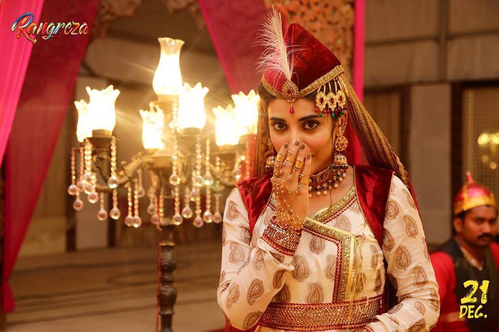 rangrezathefilm's tweet photo. #RangrezaBTS : Urwa Hocane as Reshmi in a scene from Rangreza.
Book your tickets at:
https://t.co/J2fveSkSvq
#Rangreza #Rangrezathefilm #RangrezaMoments #takellpr #UrwaHocane #VisionArtFilms #MHFilms #MalkaniFilms #B4UMotionPictures #B4UFilms #IMGC #… https://t.co/PTwOM8vx8I https://t.co/EtMhqbsj3c