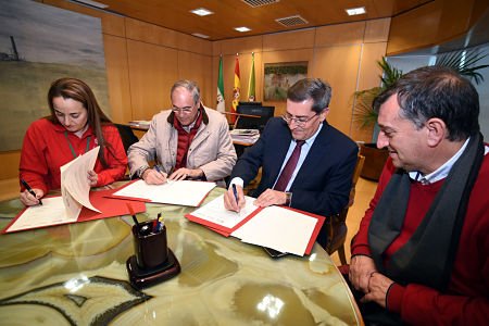 Diputación firma un convenio con Cáritas para ayudar a personas en riesgo de exclusión social
<a href="/dipgra/">Diputación de Granada</a> <a href="/_PepeEntrena/">José Entrena Ávila</a> <a href="/CaritasGranada/">@caritasgranada</a> 
granadaesnoticia.com/diputacion-fir…