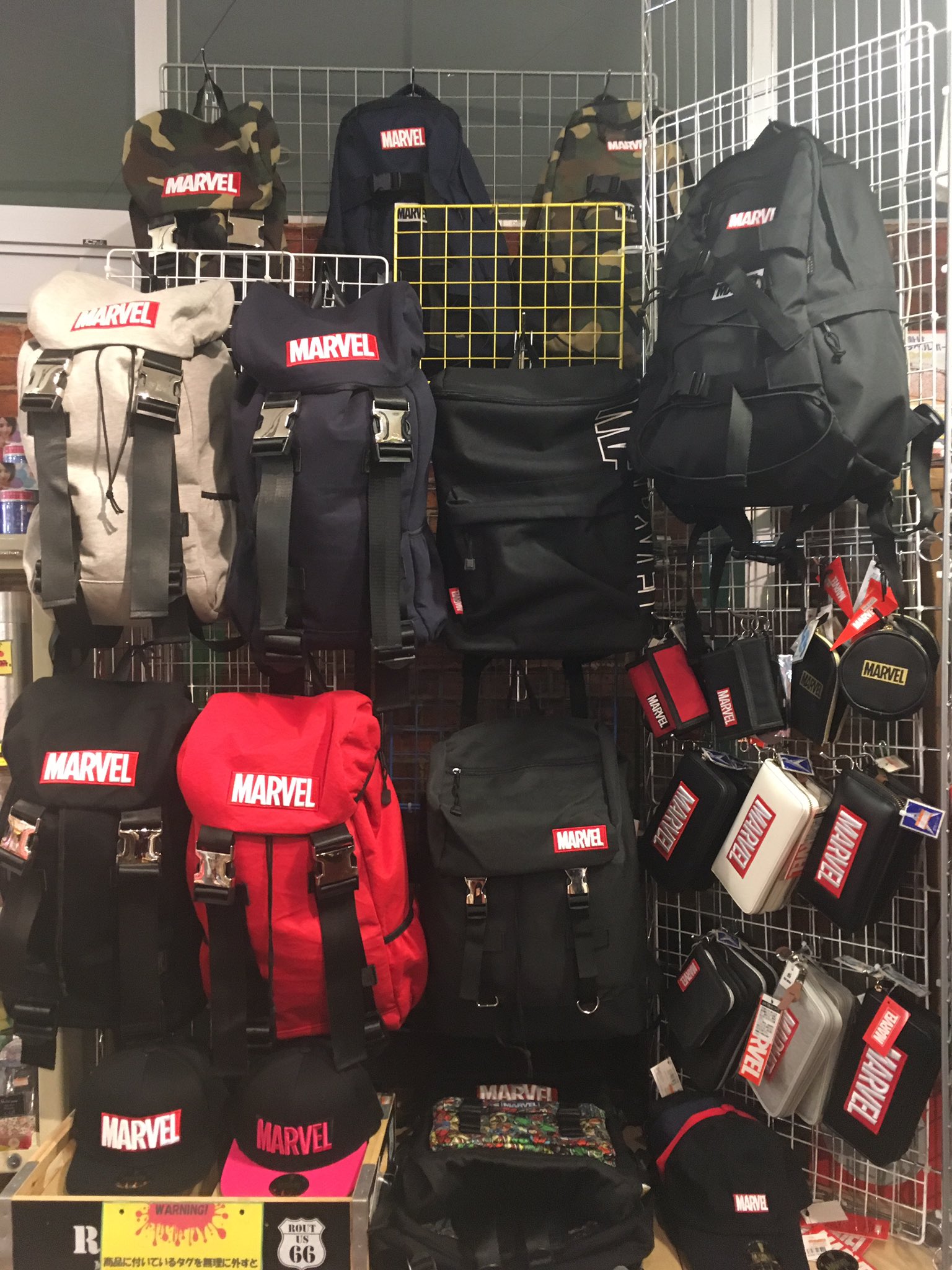 ヴィレッジヴァンガードあまキュー Twitterissa Marvelのリュックが大量入荷 帽子もオシャレなのがたくさん 財布はボックスロゴが入荷 こちらも人気商品です 明日以降も ご来店お待ちしております Marvel リュック 帽子 財布 ヴィレッジヴァンガードあまキュー Twitterissa Marvelのリュックが大量入荷 帽子もオシャレなのがたくさん 財布はボックスロゴが入荷 こちらも人気商品です 明日以降も ご来店お待ちしております Marvel リュック 帽子 財布