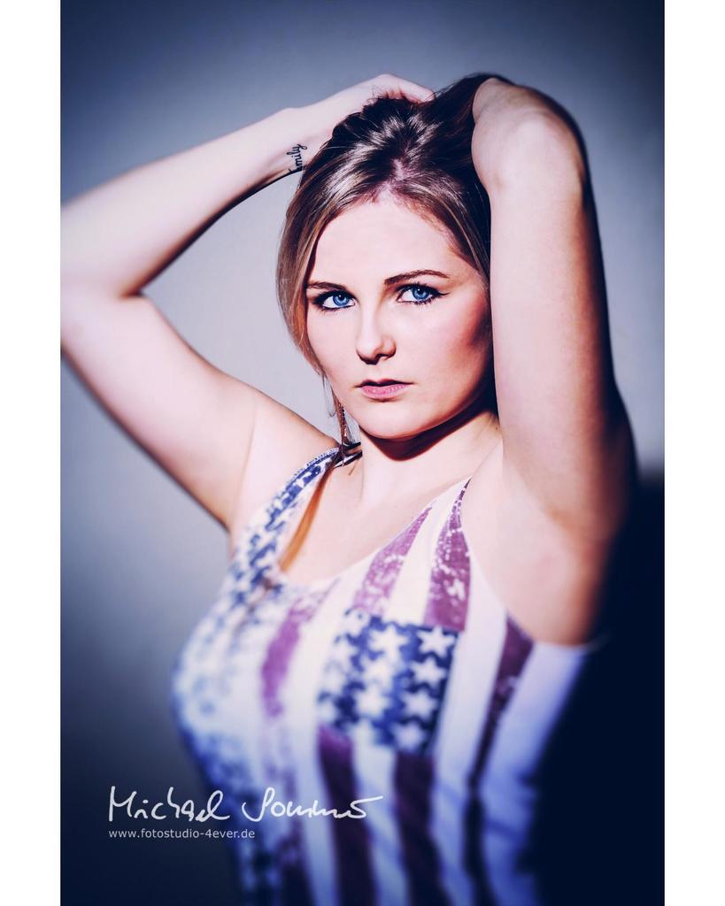 Fotostudio4ever's tweet photo. Vor einigen Tagen war Chrissy zum Fotoshooting in meinem Studio in Ahaus gewesen. 📷 Es sind wirklich viele tolle Bilder entstanden. 👏🏼 In ganz unterschiedlichen Garderoben. 💃🏼Nach und nach werde ich Euch hier immer mal wieder ein Foto von diesem … https://t.co/6bFWciQBux https://t.co/WDBJz1kKW4