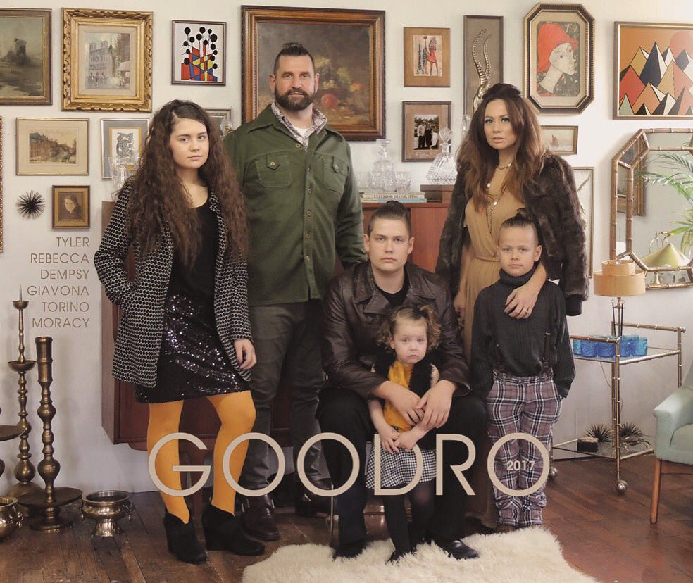 RebeccaGoodro's tweet photo. M E R RY ✨ C H R I S T M A S 
❤️ The Goodro Fam https://t.co/5oNrfNjFAO