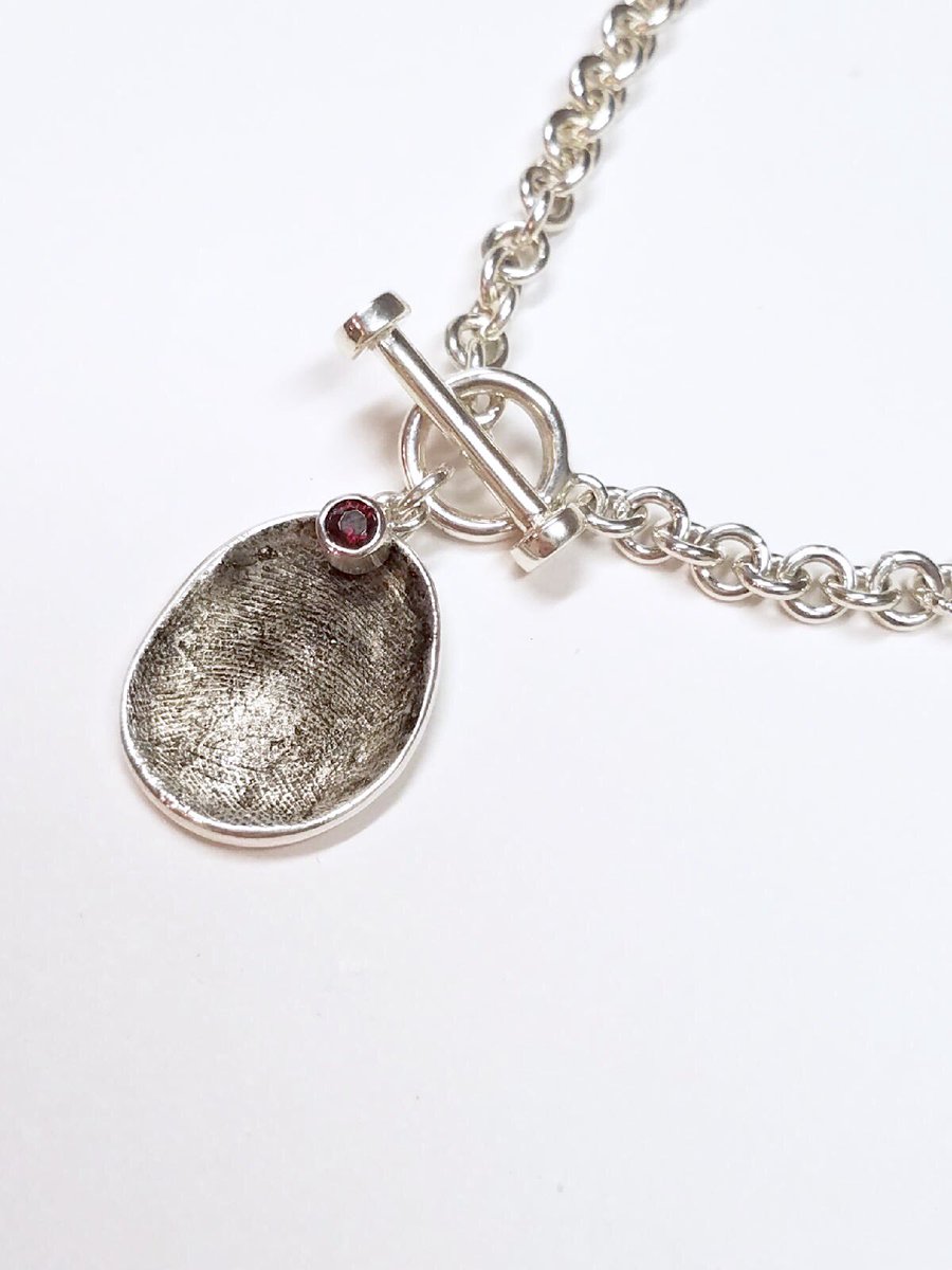 HiddenGemLab's tweet photo. Now offering Thumb Print jewelry! Makes a great gift for moms! ✨Charms start at $100 ✨ https://t.co/Uy6QeJyLLq