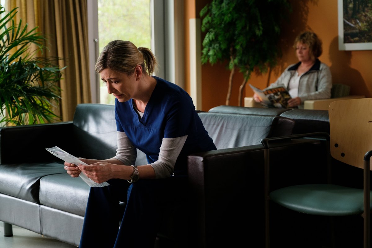 HardRockTV's tweet photo. 5 Days until the Season 4 premiere! This season on Hard Rock Medical: Nancy learns a hard lesson as she deals with the aftermath of a patient's suicide. Tune in on January 2nd at 9 & 9:30pm for episodes 1 & 2! Photo by Lindsay Sarazin #CdnTV #FilmintheNorth #Medical Series https://t.co/MwG3l5D31d