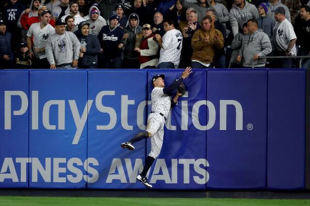 BasebaIlKing's tweet photo. Retweet if you love the greatest game on earth ⚾️❤️ https://t.co/FIhFOH8ukZ