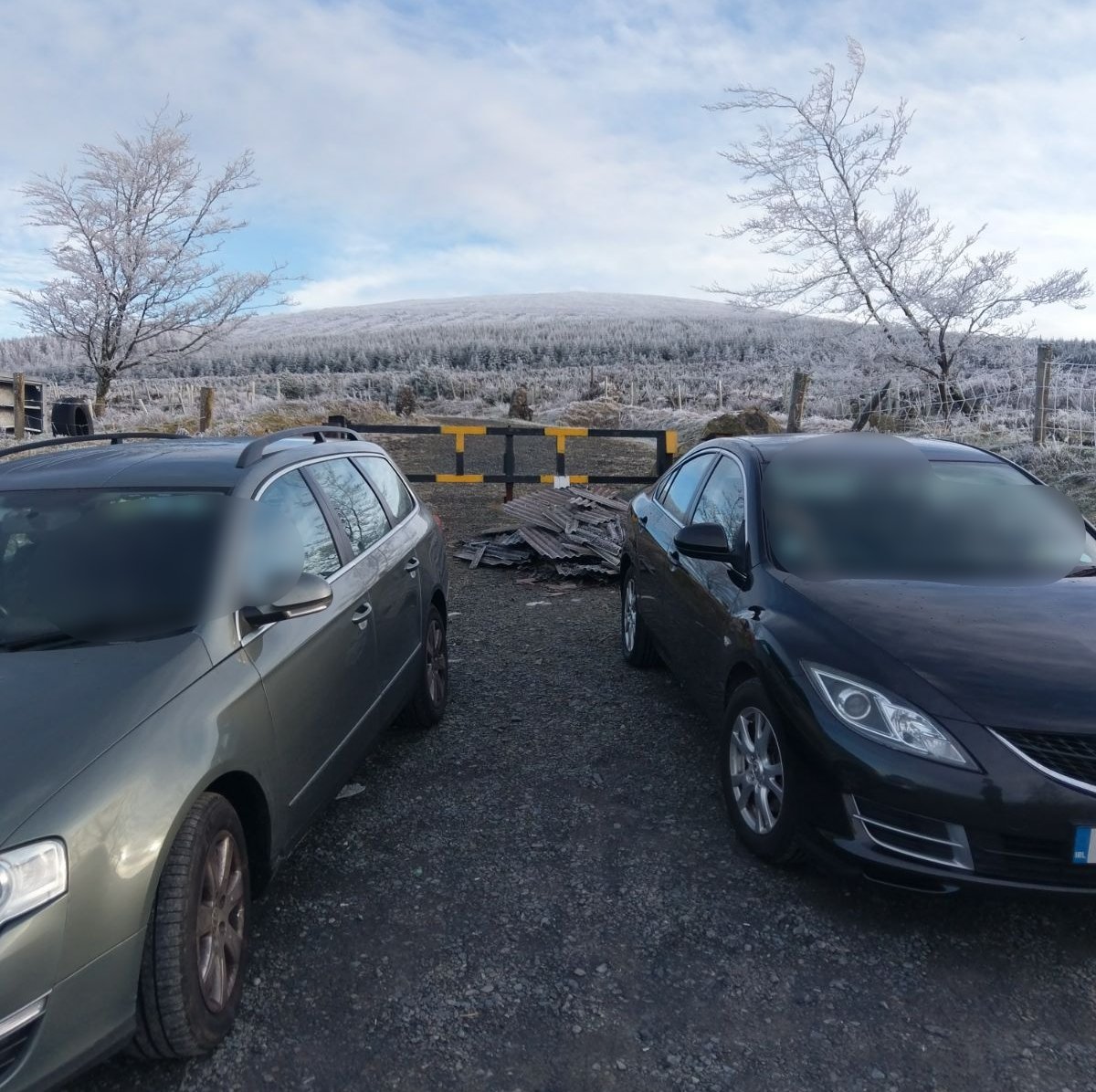 Don't forget if you're parking up for a post #Christmas stroll to leave some access for the emergency services. Especially at gates, thanks 👍