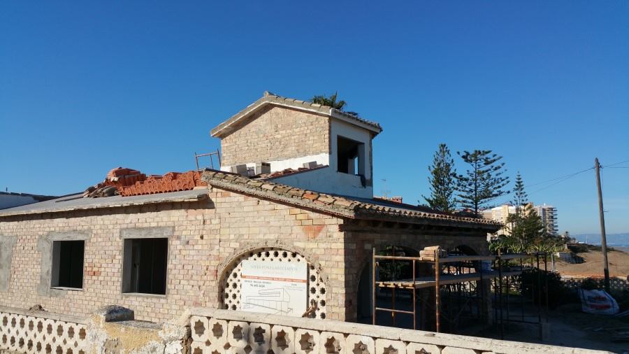 vivespons's tweet photo. Reforma de vivienda en primera línea de mar, en la playa de #LasMarinas de #Denia. Seguimos haciendo realidad y construyendo vuestros sueños en la #CostaBlanca @vivespons #Homes @PonsVives https://t.co/0XYDsAPST2