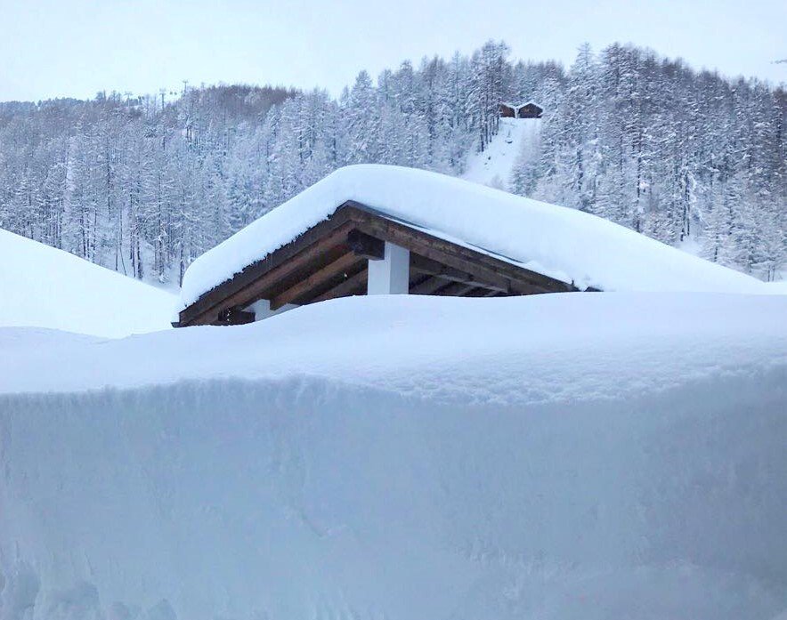 It's been dumping #snow again in the #Alps planetski.eu/news/9907 #winter #Snowmageddon #France #Austria #Switzerland #Italy