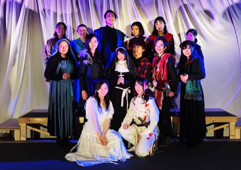 0517kenkenpa's tweet photo. 今年は6本の舞台に出演。『アニソン･ヴィランズ』『ジョリーロジャー』『狐姫』『百物語アイアムアヒロイン』『イカロス戦記』『ロミオとジュリエット』1本は主演をさせてもらった。きちんとした休みは九月しかなくて仕事との両立で死ぬほど忙しかったけど学ぶことも多かった。少しは成長出来たかな？ https://t.co/dpZu4UH26g