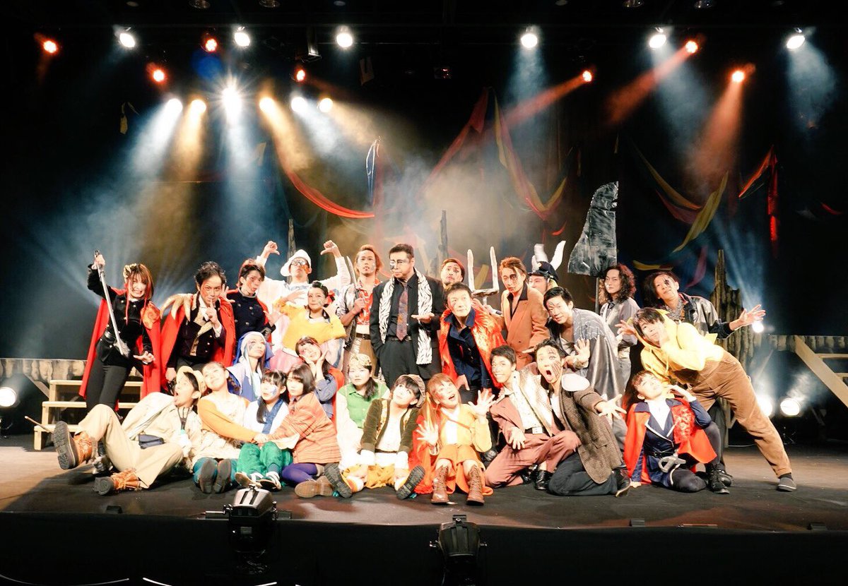 0517kenkenpa's tweet photo. 今年は6本の舞台に出演。『アニソン･ヴィランズ』『ジョリーロジャー』『狐姫』『百物語アイアムアヒロイン』『イカロス戦記』『ロミオとジュリエット』1本は主演をさせてもらった。きちんとした休みは九月しかなくて仕事との両立で死ぬほど忙しかったけど学ぶことも多かった。少しは成長出来たかな？ https://t.co/dpZu4UH26g
