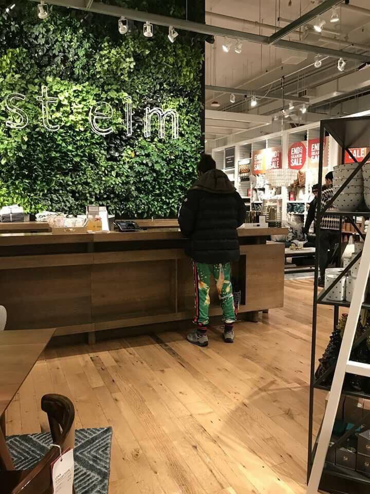 JaredLetoLand's tweet photo. Meanwhile in Seattle... https://t.co/GMlDaCEssJ