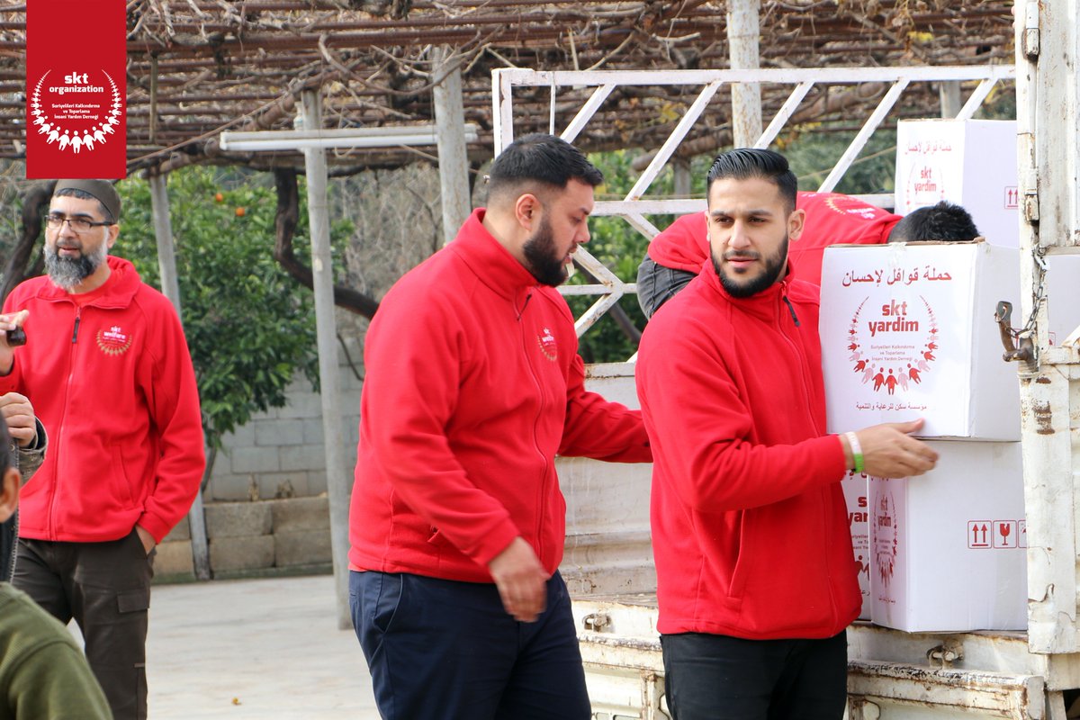 sktorganization's tweet photo. اليوم الخامس من حملة قوافل الإحسان 12
أتمَّ فريقنا بعون الله تعالى توزيع ما يقارب الـ400 سلة غذائية على إخوتنا السوريين في  المخيمات والقرى المجاورة لمدينة الريحانية
#حملة_قوافل_الإحسان_12
#مؤسسة_سكن_للرعاية_والتنمية
#SKTOrganization
#DecDeployment 
#Stand4Humanity https://t.co/Ttu0lyB52f