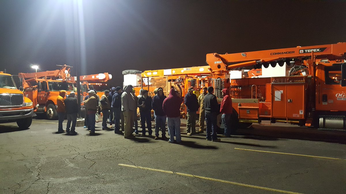 OGandE's tweet photo. This morning, 50 OG&amp;E trucks are on their way to Lake Charles, LA. From there, they'll be loaded onto a barge headed to Puerto Rico. Crews leave later in January. #PoweringPR #BigOrange https://t.co/NIWCaJKEo5