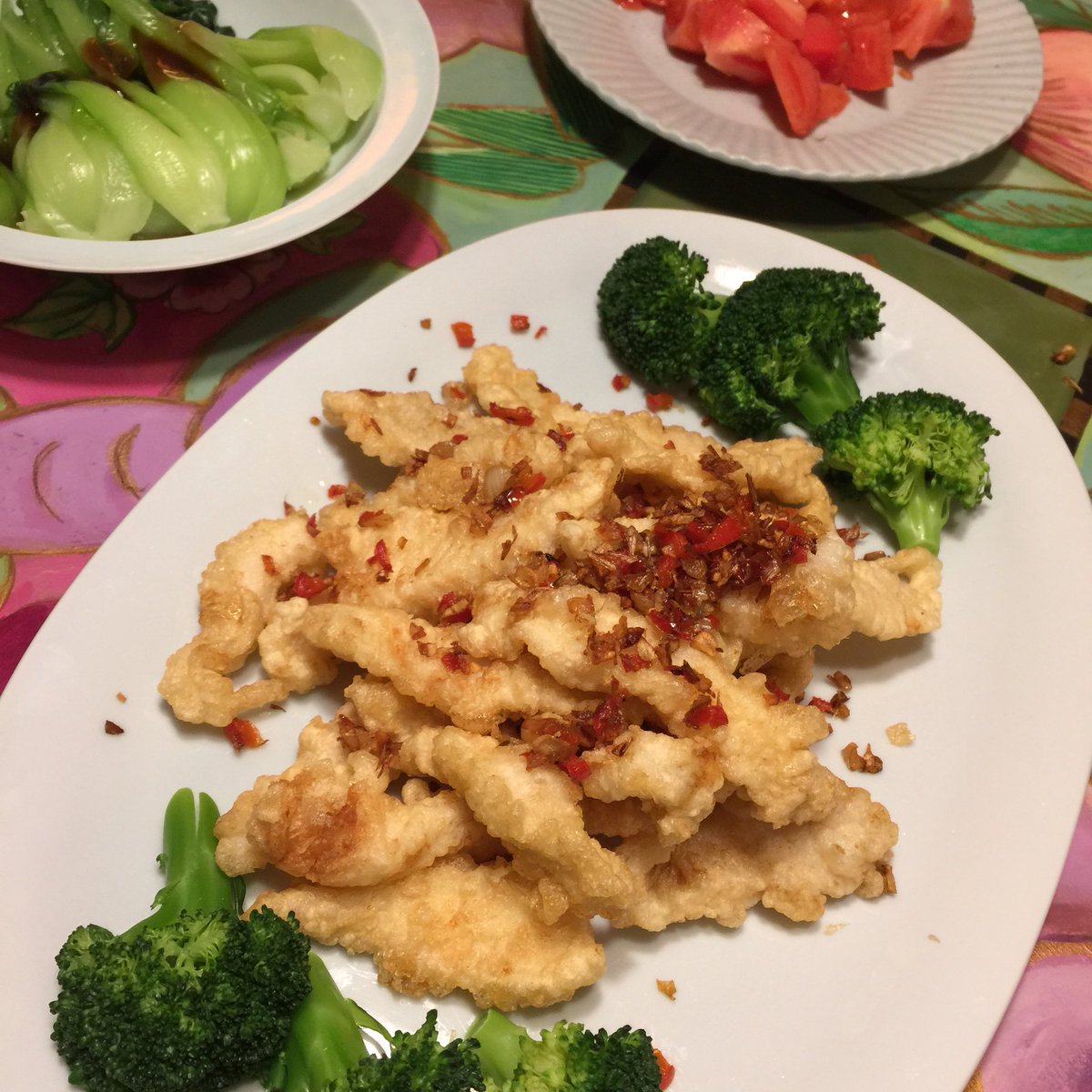 小野寺 光子 今日の晩ご飯 酥炸九肚魚というか椒鹽九肚魚を食べたくて 九肚魚 Bombay Duck テナガミステング の代わりになるものはないかといつも探してる 今回は黄金鰈でやってみた あのクリーミーさは出ないけど 身は柔らかいしまあいいかな 衣は