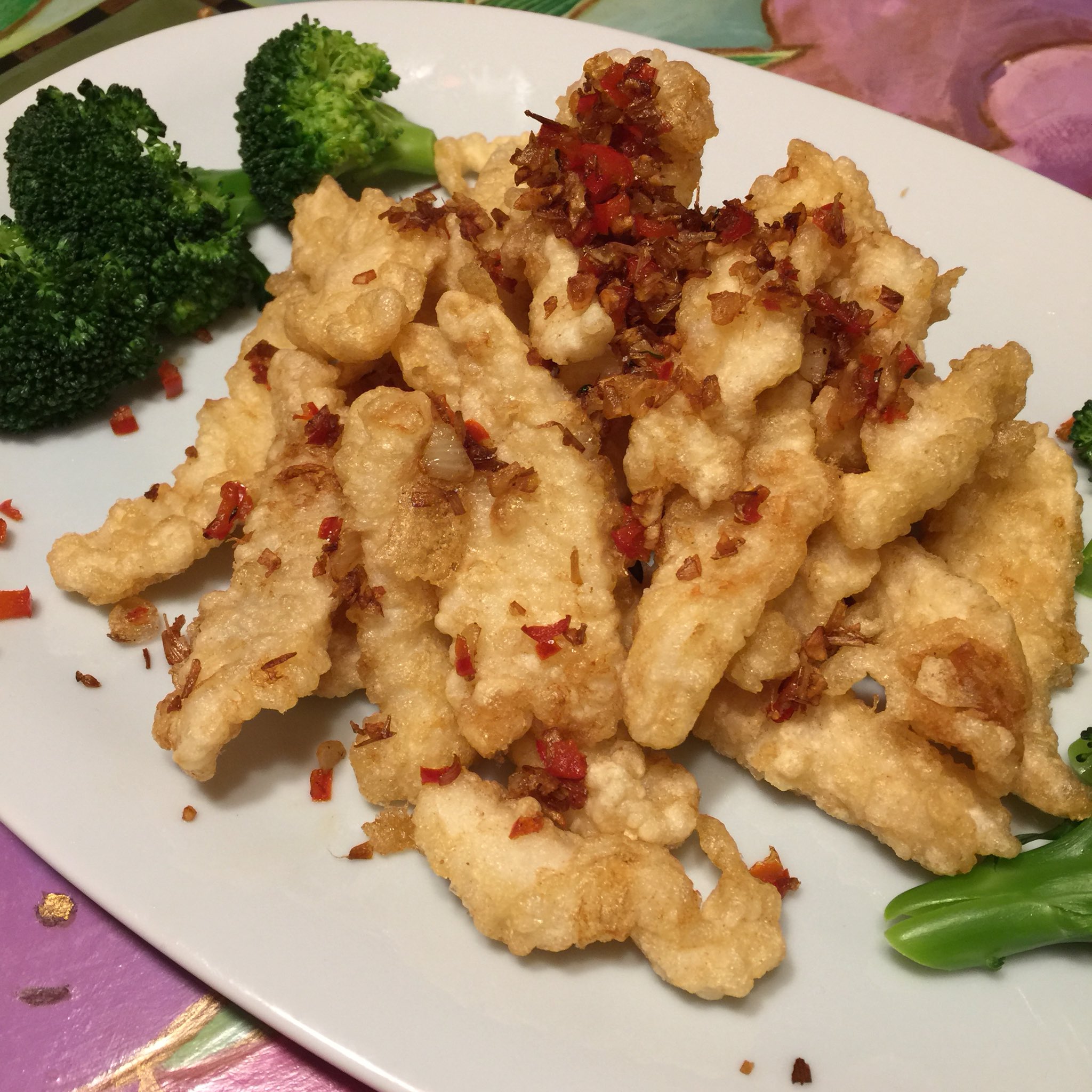 小野寺 光子 今日の晩ご飯 酥炸九肚魚というか椒鹽九肚魚を食べたくて 九肚魚 Bombay Duck テナガミステング の代わりになるものはないかといつも探してる 今回は黄金鰈でやってみた あのクリーミーさは出ないけど 身は柔らかいしまあいいかな 衣は