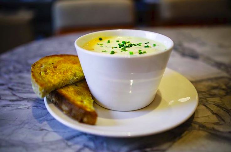 Baby, it's cold outside ❄️❄️
Warm up with this delicious lobster bisque from <a href="/LbsToronto/">lbs. Toronto</a>