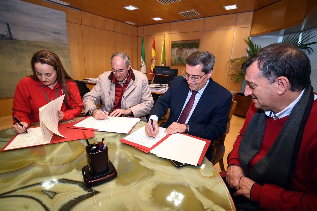 . <a href="/dipgra/">Diputación de Granada</a> firma convenio con <a href="/CaritasGranada/">@caritasgranada</a> por valor de 40.000 €uros para proyectos de exclusión social <a href="/_PepeEntrena/">José Entrena Ávila</a>