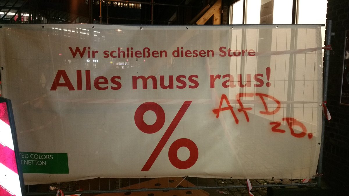 R3dF0xy's tweet photo. Kiel hat Geschmack und die richtige Einstellung @antifa_kiel  #kiel #fckafd https://t.co/uqQSuATQhH