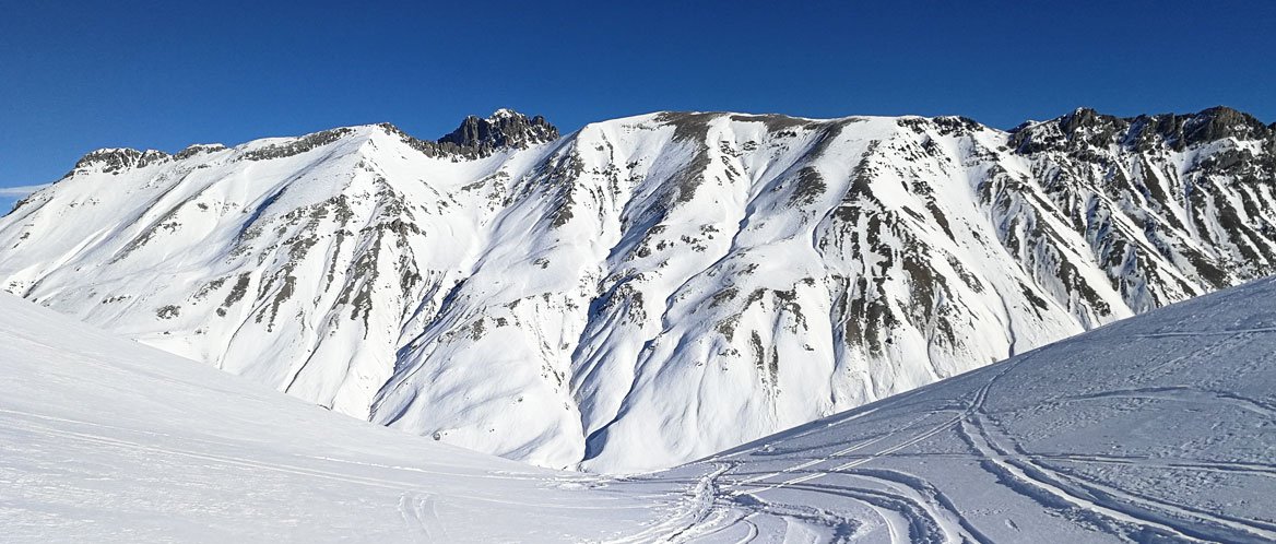 Marre de la masse touristique ? Des remontées mécaniques ? Une envie de découvrir la montagne autrement ? Partez à la découverte du ski de rando dans la vallée de l'Ubaye ▶️  evaqi.com/itineraire-ski… #ski #montagne