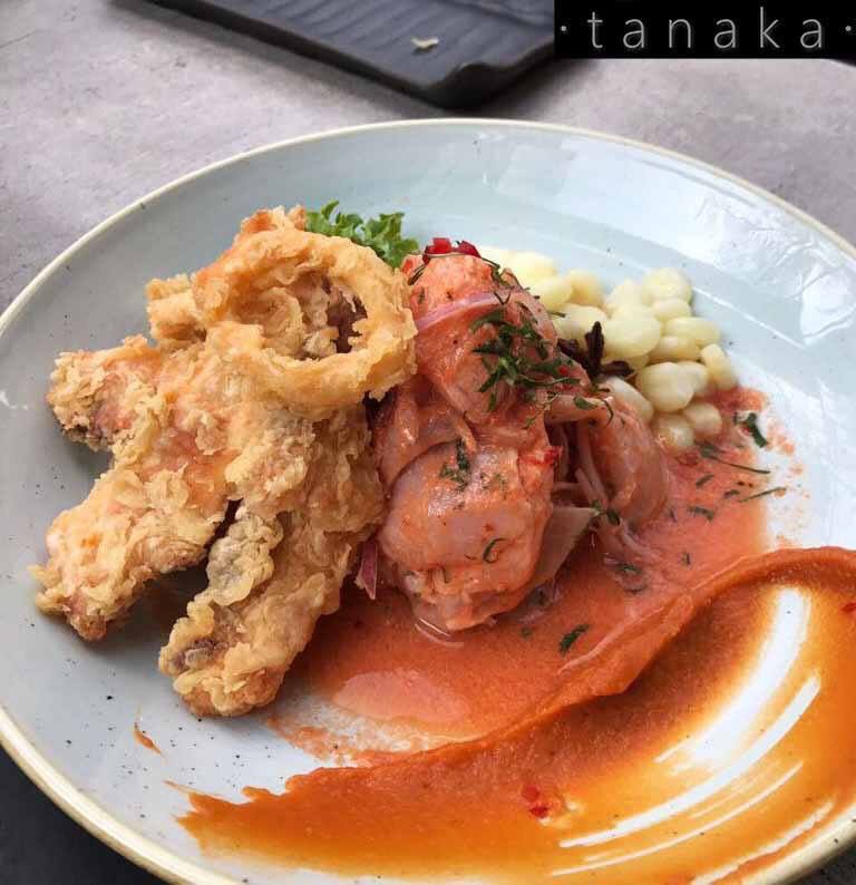 TanakaFusion's tweet photo. Este es nuestro deliciosos cebiche crocante con pescado blanco y salmón, acompañado de crocante de pulpo y calamar. ¡Una muy buena idea para el almuerzo de hoy!

▪️22 206 6000 / reservastanaka@gmail.com
📍Av. Alonso de Córdova 4248, Vitacura.
#PeruvianFusion https://t.co/DWOF1ltHBF