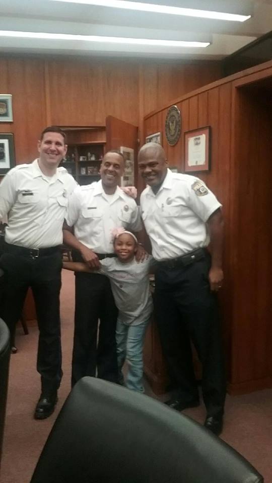 WOW! This 7 year old girl, born in Raleigh, is on a SPECIAL mission to HUG police officers in all 50 states! In one year, she's half way to her goal. I'll have her INCREDIBLE story at 6 on @WRAL #WRAL