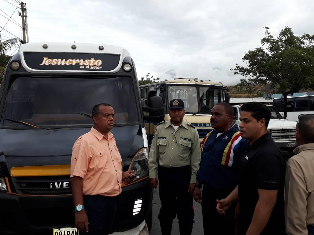 unidadyvictoria's tweet image. Concejales, operativo en defensa de los usuarios del transporte público #Vargas @JalejandroTeran @NicolasMaduro @dariovivaspsuv @PartidoPSUV