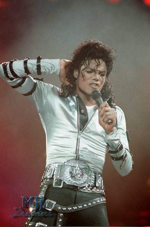 carmelamorelli1's tweet photo. #MichaelJackson Bad Tour - Wembley Stadium - July 14,1988. https://t.co/w9KjcWeNcp