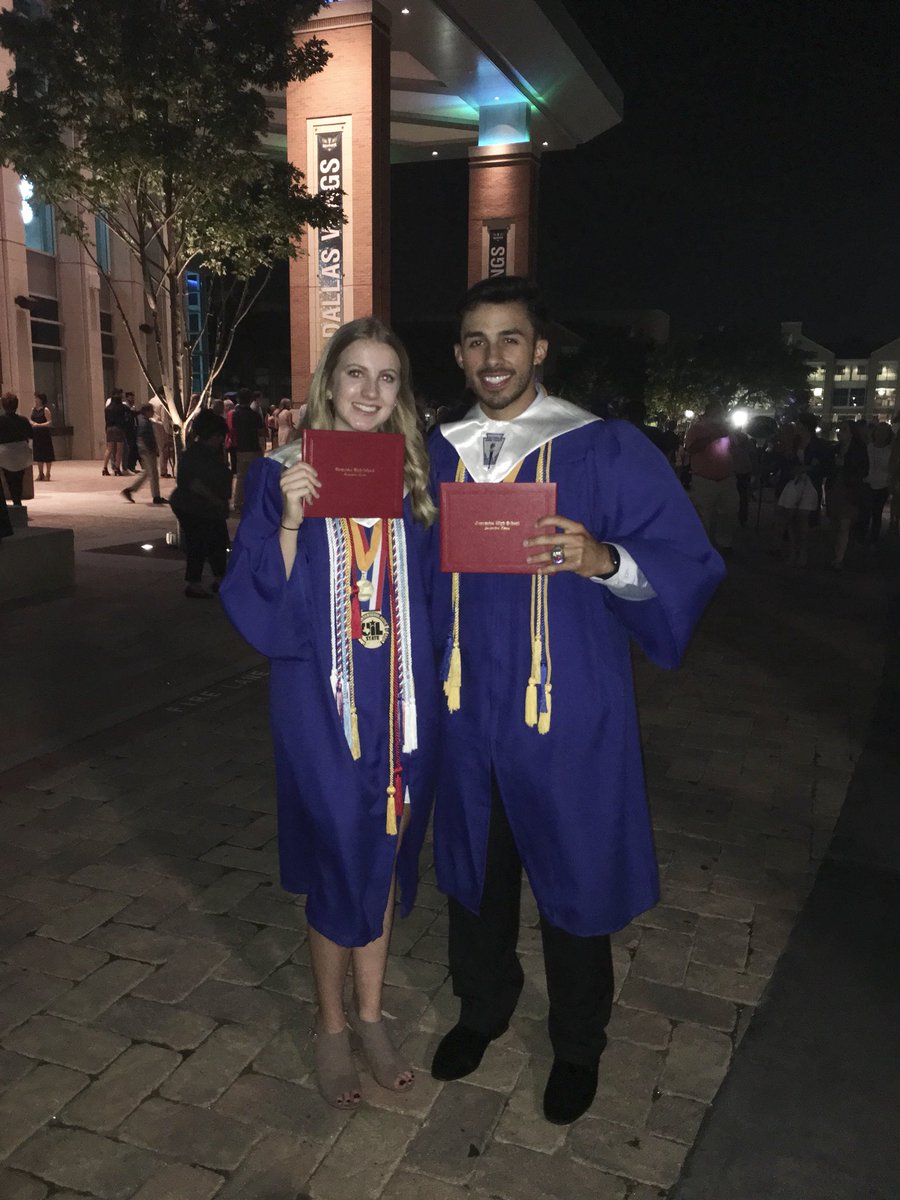 Joe_leal3's tweet photo. Happy Birthday sleepyhead, thanks for being a great friend, much love @kelsiesip ❤️🤘 https://t.co/wAwZWgcuPq