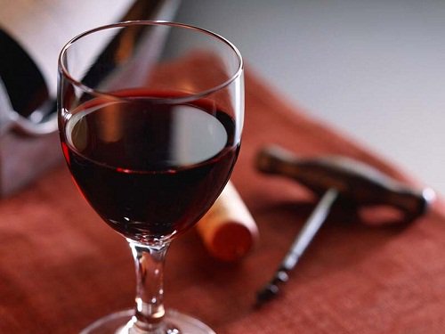 OpticasOrvi's tweet photo. #Resveratrol antioxidante que se encuentra en la piel de las uvas con las que se elabora el #VinoTinto mostró importantes beneficios vasculares en pruebas realizadas en personas con problemas oculares #SoloUnaCopa #CuidaTusOjos #ConsejoOrvi https://t.co/2jSYTFpw5B