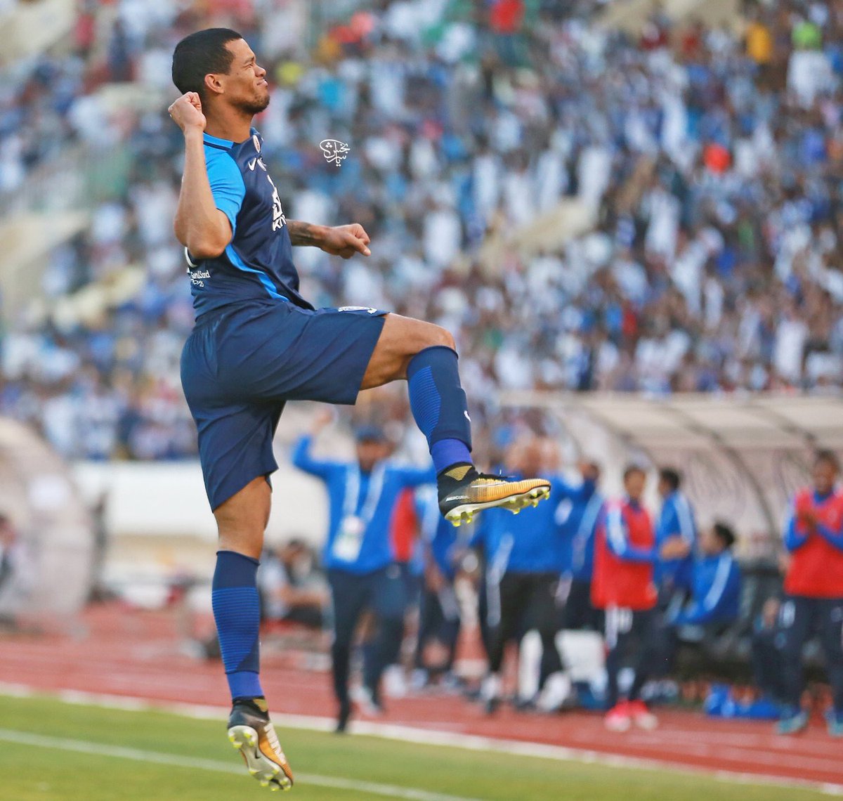 aass6364's tweet photo. ريفاس متى ما وجد صناعة اللعب مارس هوايته بجلد الحراس .
#الهلال_احد https://t.co/xCtzOrXOrK