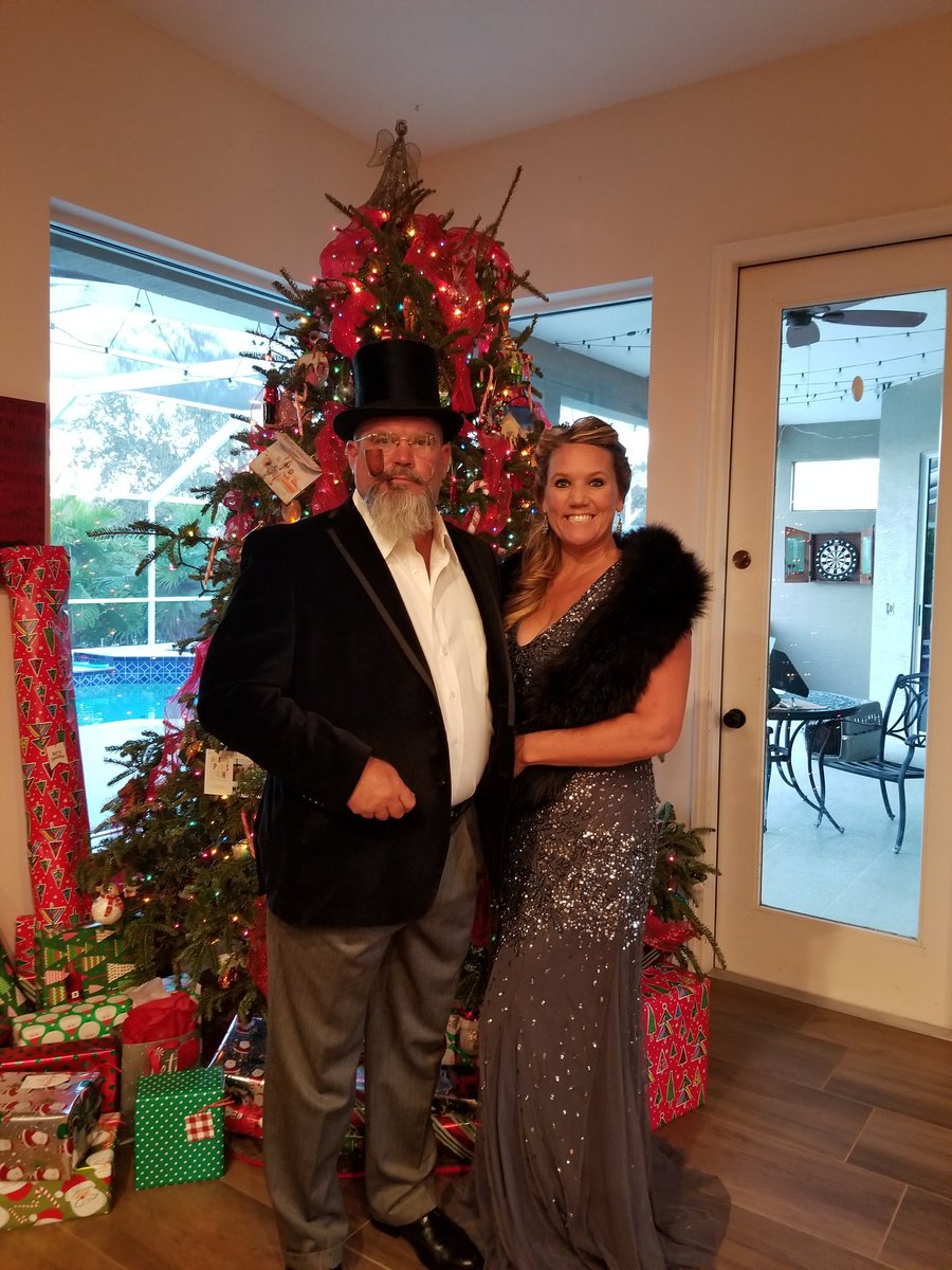 lisahansel0519's tweet photo. Holiday season so far 🤗❄❤🎄🎁🎉 #family #hansels #Christmasbreak #moretocome https://t.co/vzaKZadG2J