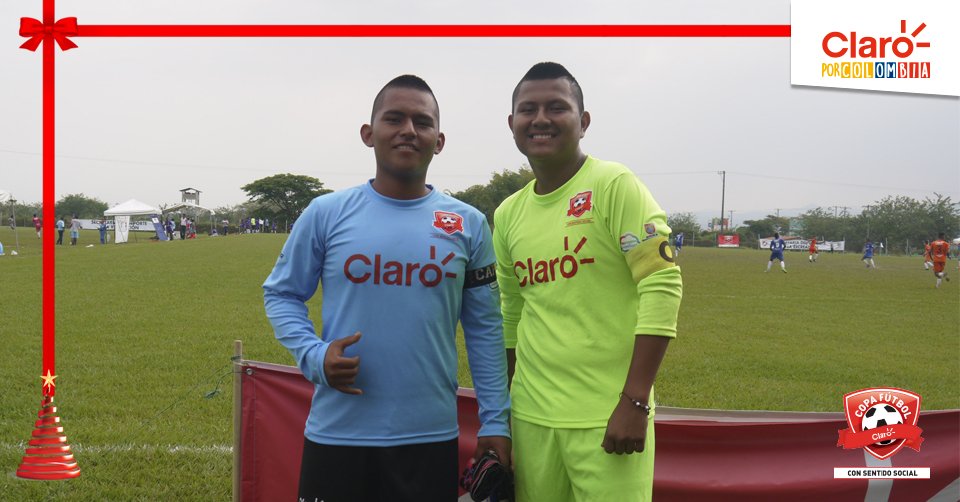 Antes de acabar el año, disfruta un partido de fútbol ⚽️ con tus amigos. 👧👦
¡Hoy es un buen día para ello! #SomosCopaClaro 🏆