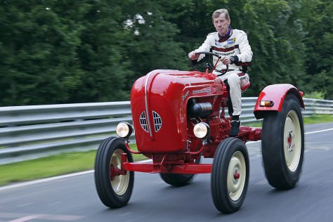 Vaya! 
Un bicampeón del mundo, el gran Walter Röhrl, ya se nos había adelantado con su Porsche 111 ... y nada menos que en Nrburgring ...
Habrá que seguir buscando ... 🐺😎