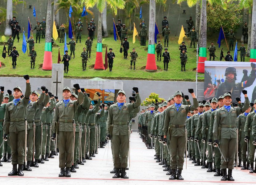 CienciaAlServicioDelPueblo - ¿La revolución convirtió a los militares en payasos? - Página 6 DSJf2wEXcAAAuCX