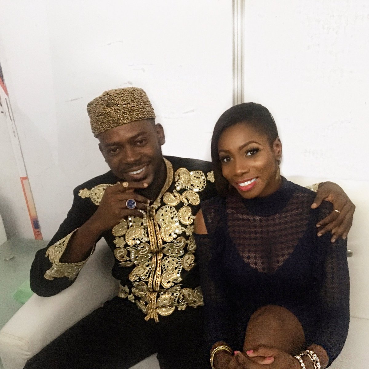 MYOAMUSIC's tweet photo. Thank you @adekunlegold for the moment to share my music with your Fans
You are Fab & Your Concert was 🔥
#ONSWAG
#MYOA
#SoPoJa https://t.co/MoFNpBelPv