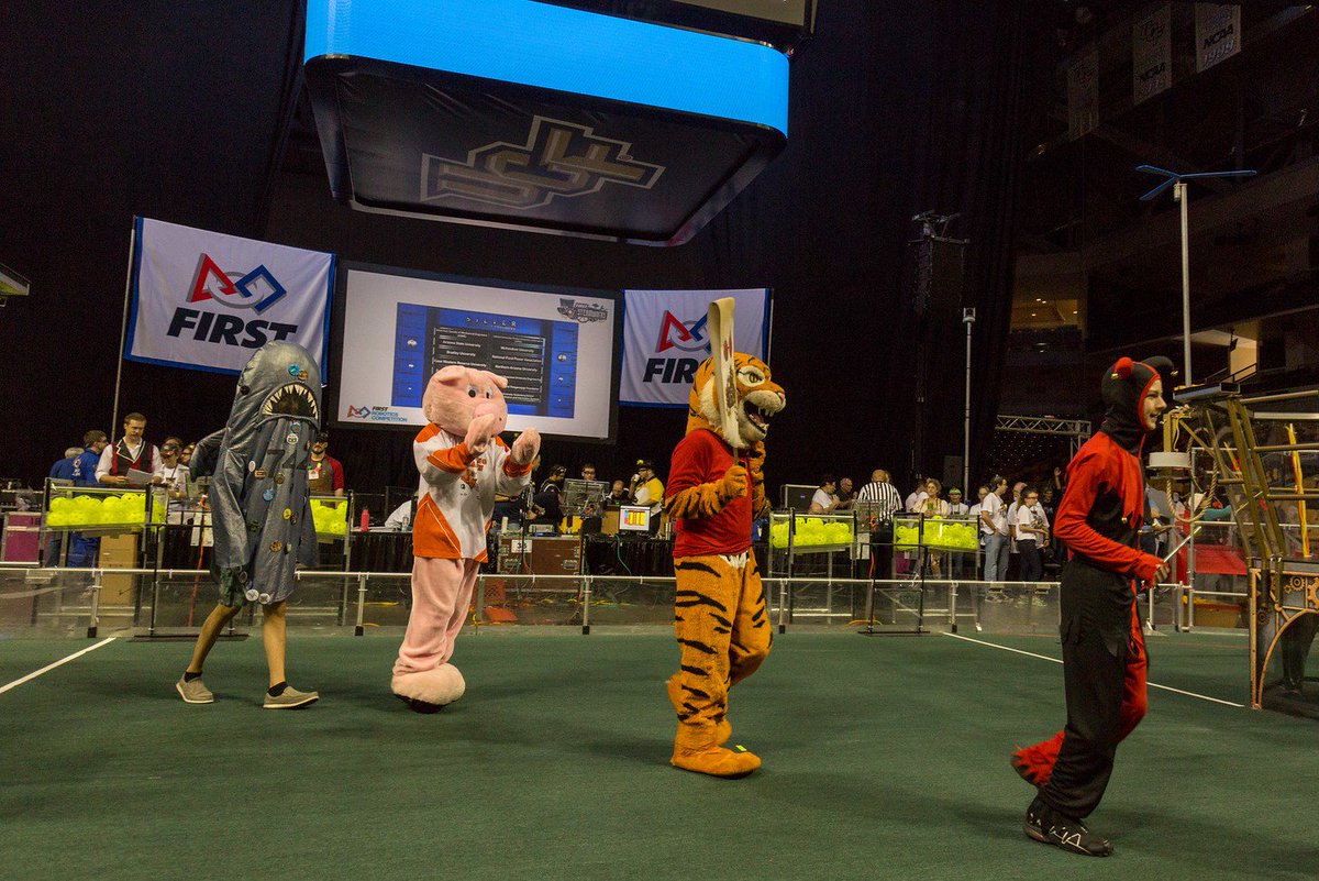 OrlandoFRC's tweet photo. 9 days before #FIRSTmas, the Orlando Regional gave to us... 4 Mascots parading, 3 robots taking flight, 2 alliances professionally competing, and 1 drivers meeting!
#OrlandoFRC https://t.co/iKK7VDwfCc