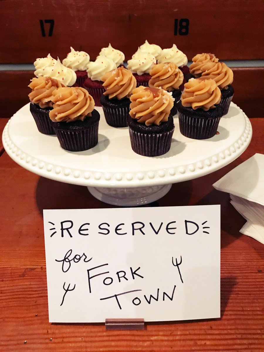 forktown's tweet image. It's not too early to reserve your spot on one of our early 2018 tours. It's just around the corner! #foodtours #cupcakes #reserved

#pdx #inpdx #downtownpdx #pdxeats #eaterpdx