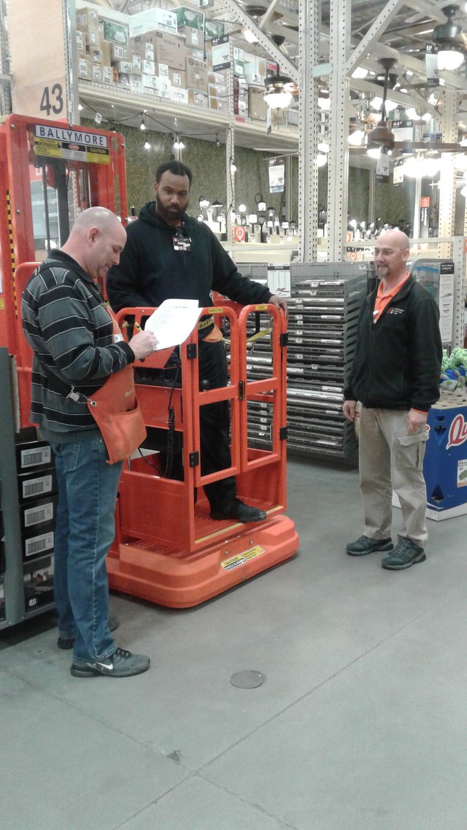 met4609's tweet photo. Thanks to Lloyd for training/certifying Met on the new Ballymore electric ladder. @igor0217 @AlanCoxjr https://t.co/zDuSIOTT7o