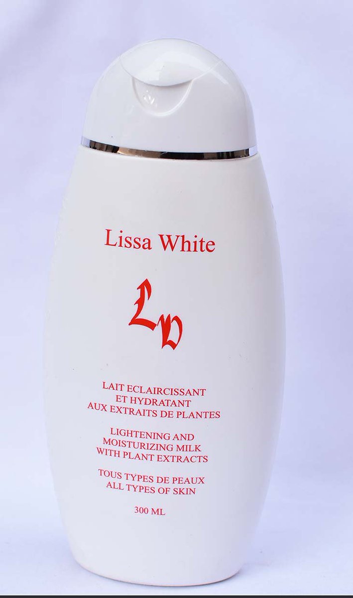 shoppinglist_cm's tweet photo. JOYEUSES FETES😎 
Soyez au top de la beauté avec la #Gamme_éclaircissante_LissaWhite; disponible à #9000FCFA chez #NotrePartenaire #FOSAK 
RDV sur https://t.co/aRXRuVEejC 😎 
Merci de #twitter et de vous #abonner à #NotrePage👍 https://t.co/TheGo2rSXP
